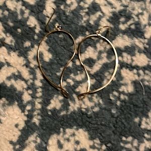 Golden twisted dangled earrings